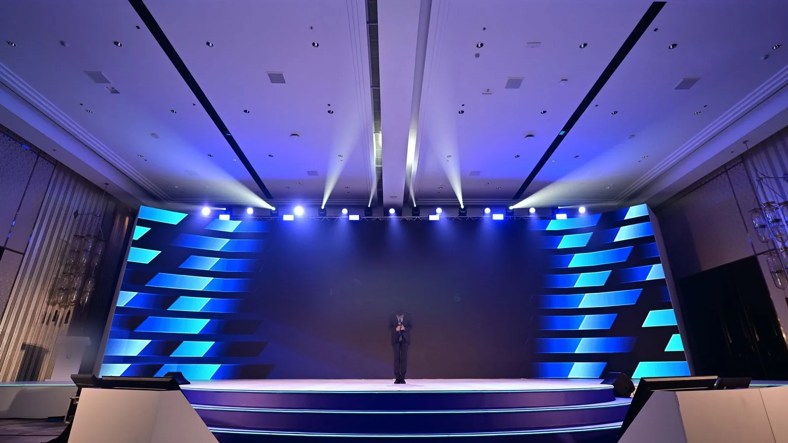 เวทีหลักระหว่าง Session